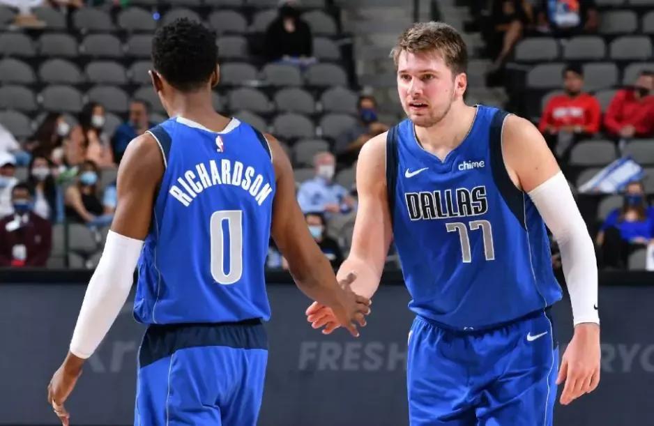  班凯罗全面发挥魔术客场击败活塞结束十连败