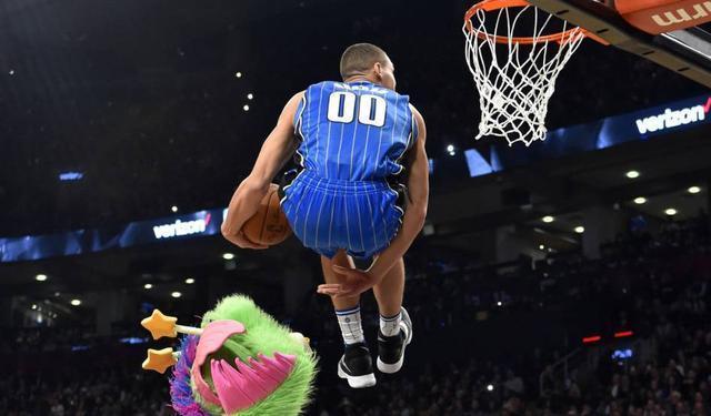  拉文扣篮大赛冠军公牛击败活塞展实力