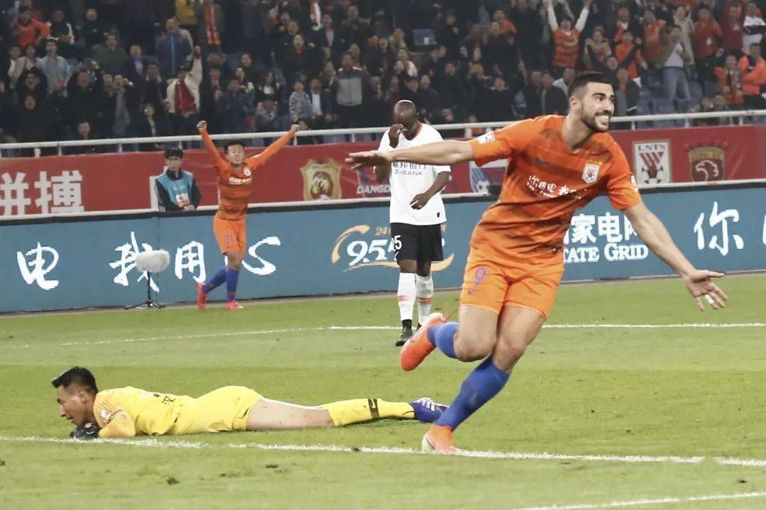  美因茨传控打法流畅，耐心渗透撕破铁桶阵