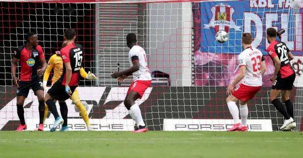  维罗纳门神屡献神扑，零封强敌为保级注入强心剂